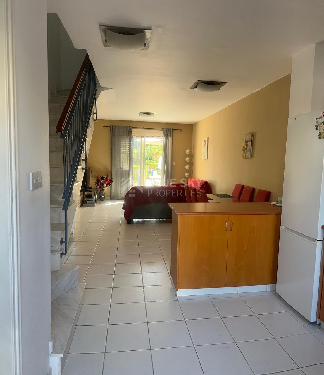 For sale : Investment Opportunity: Furnished 2-Bedroom Townhouse in Private Complex with Pool