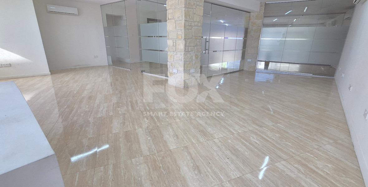 Mezzanine office above the ground floor office/shop for rent in Katholiki
