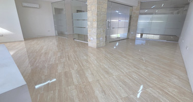 Mezzanine office above the ground floor office/shop for rent in Katholiki