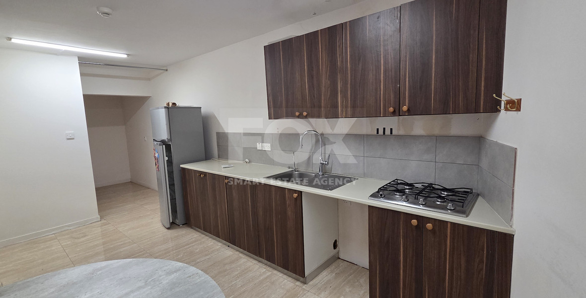 Mezzanine office above the ground floor office/shop for rent in Katholiki