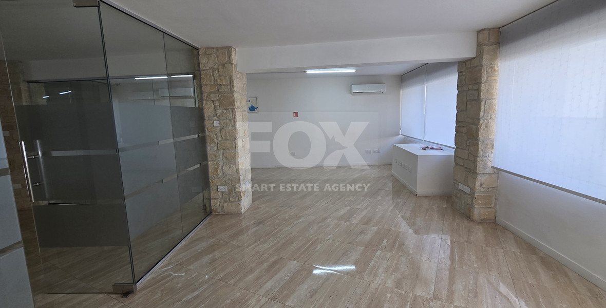 Mezzanine office above the ground floor office/shop for rent in Katholiki