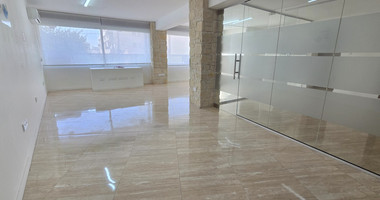 Mezzanine office above the ground floor office/shop for rent in Katholiki