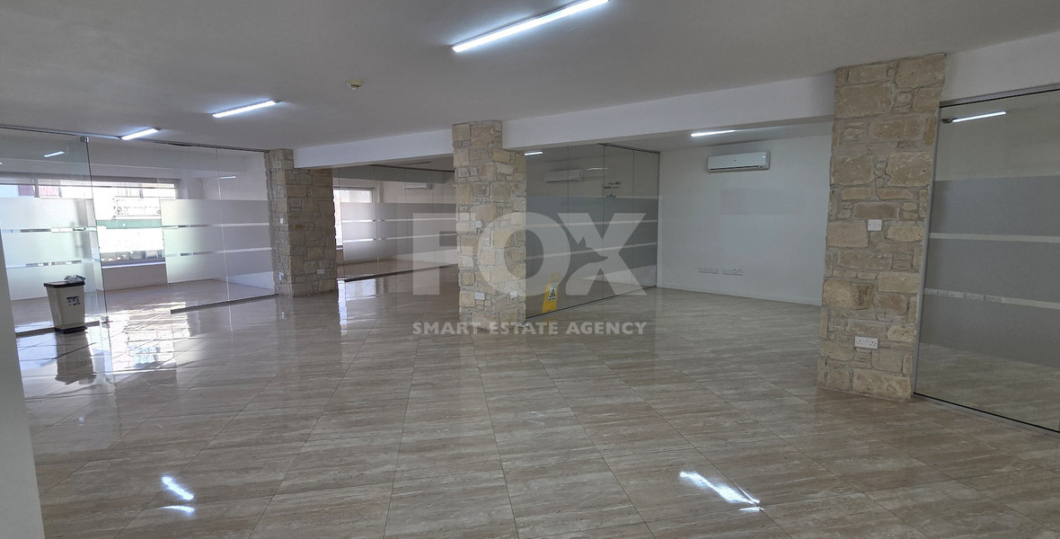 Mezzanine office above the ground floor office/shop for rent in Katholiki