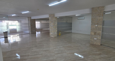 Mezzanine office above the ground floor office/shop for rent in Katholiki