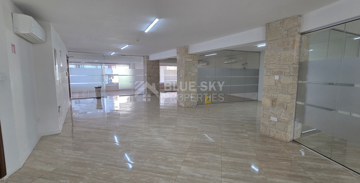 Mezzanine office above the ground floor office/shop for rent in Katholiki