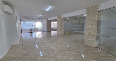 Mezzanine office above the ground floor office/shop for rent in Katholiki