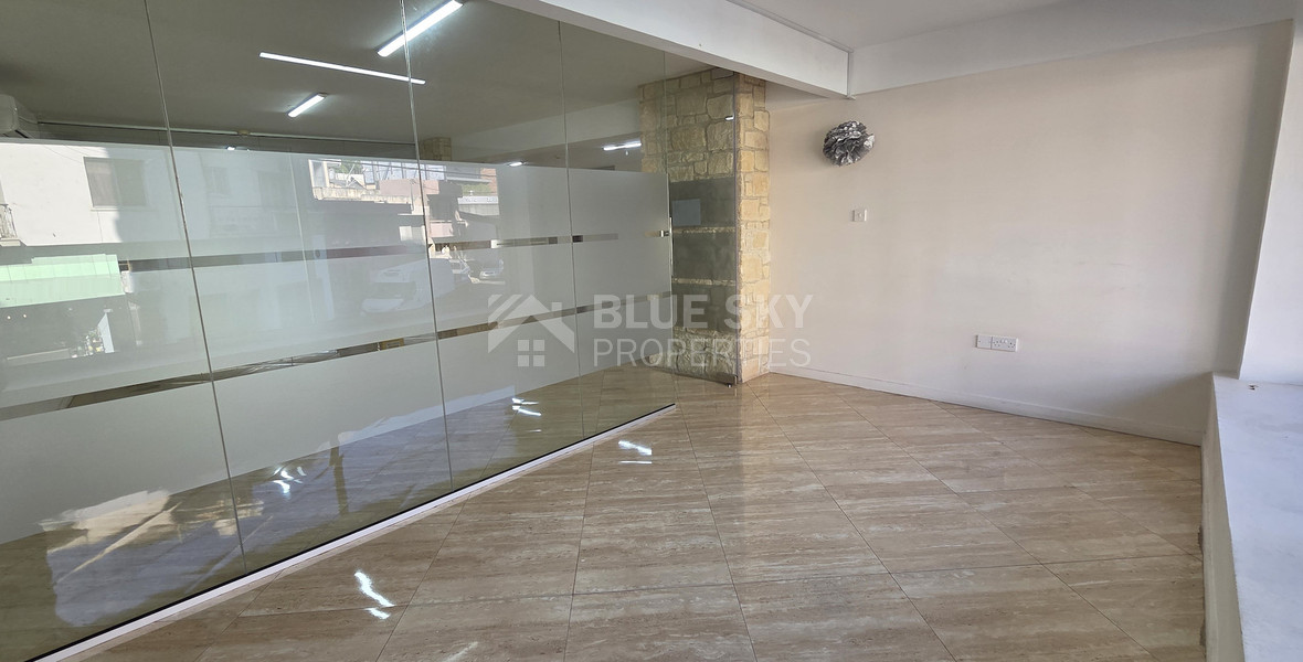 Mezzanine office above the ground floor office/shop for rent in Katholiki