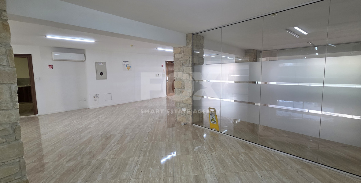 Mezzanine office above the ground floor office/shop for rent in Katholiki