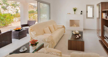 Luxury four bedroom Villa for Sale in Tala with Private Pool, Panoramic Views & Landscaped Gardens