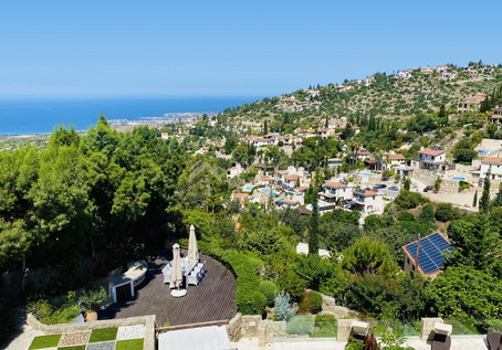 Spacious Four Bedroom Luxury Villa with Stunning Sea and Hill View in Tala , Paphos