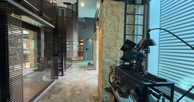 For Sale – Exceptional Industrial-Style Building in the Highly Sought-After Historical Centre