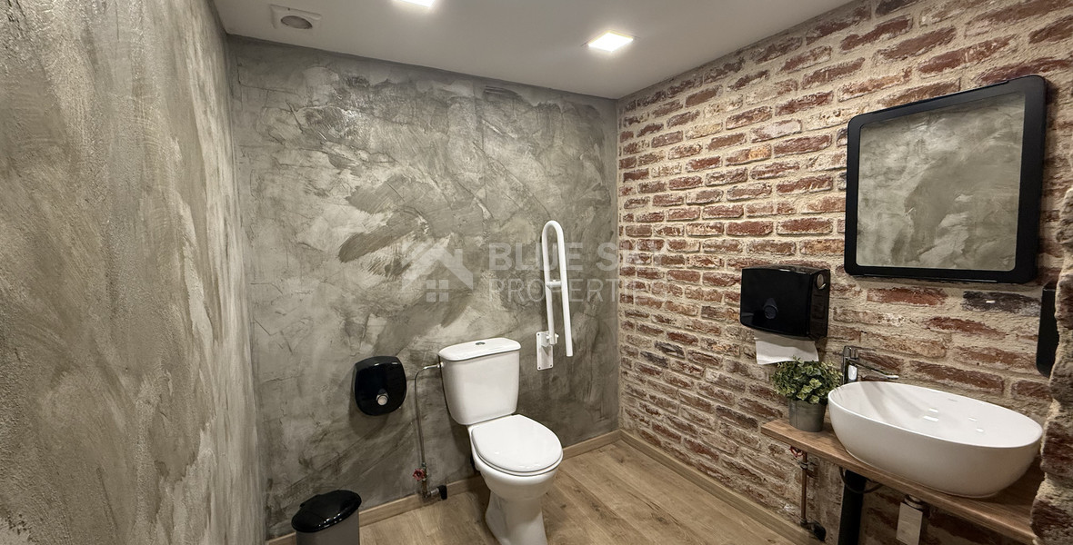 For Sale – Exceptional Industrial-Style Building in the Highly Sought-After Historical Centre