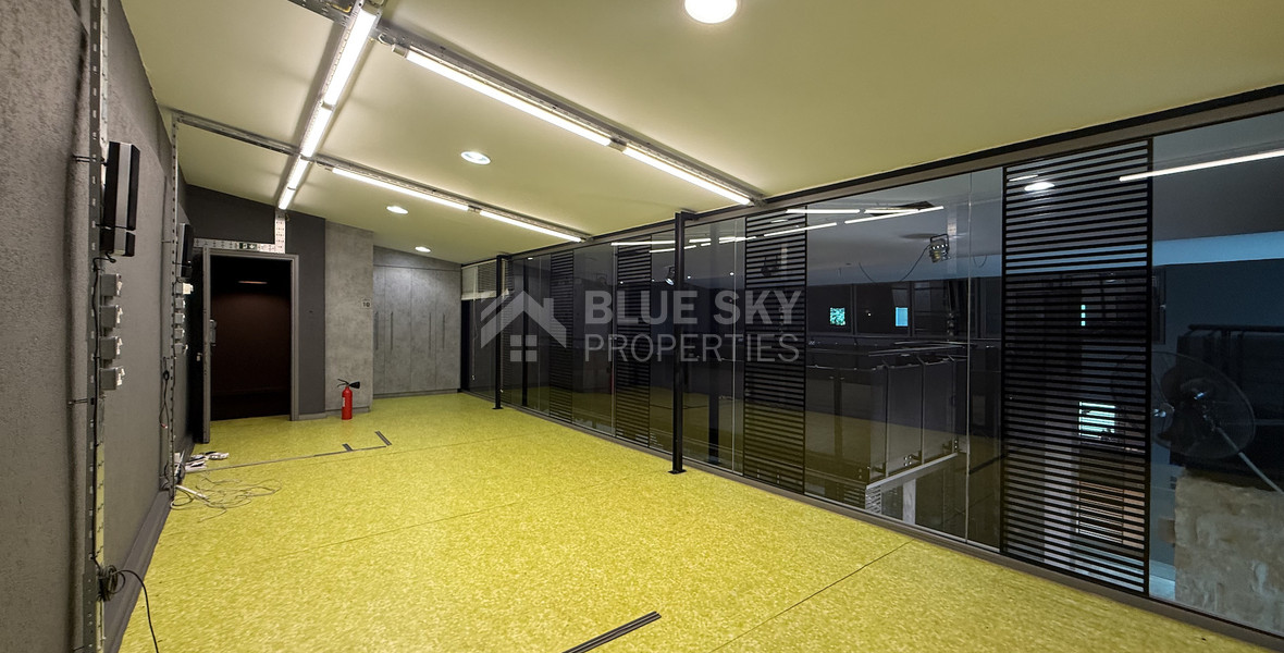 For Sale – Exceptional Industrial-Style Building in the Highly Sought-After Historical Centre