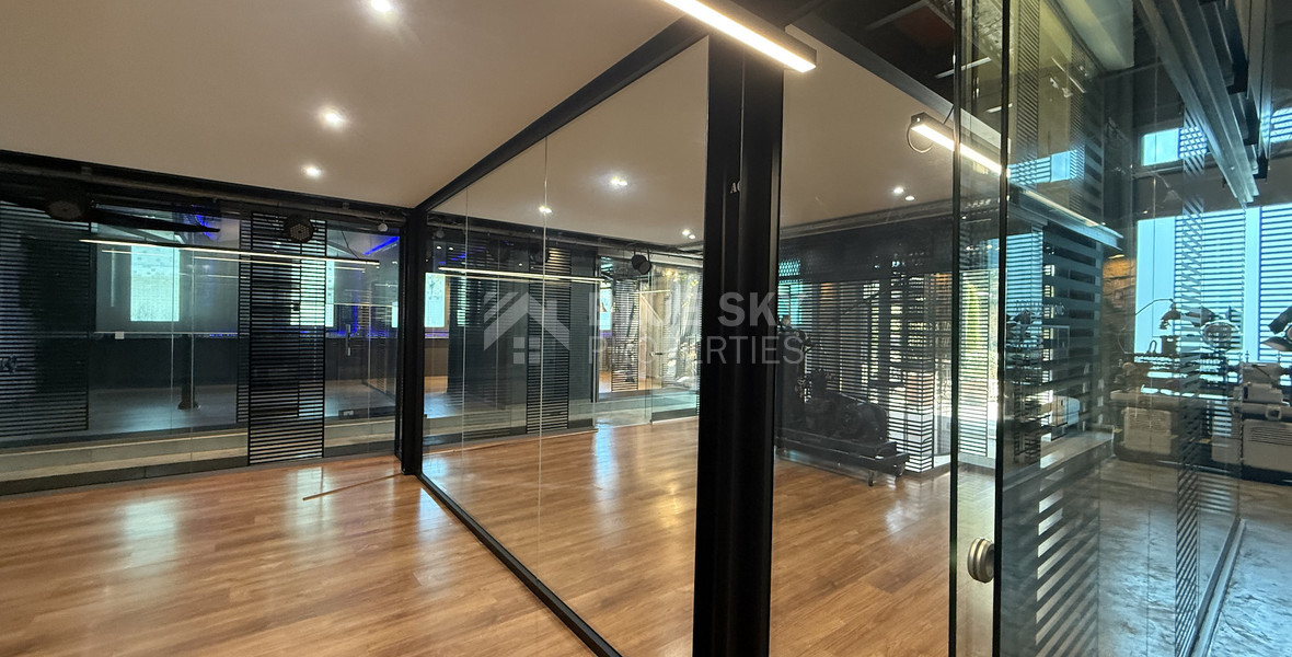 For Sale – Exceptional Industrial-Style Building in the Highly Sought-After Historical Centre