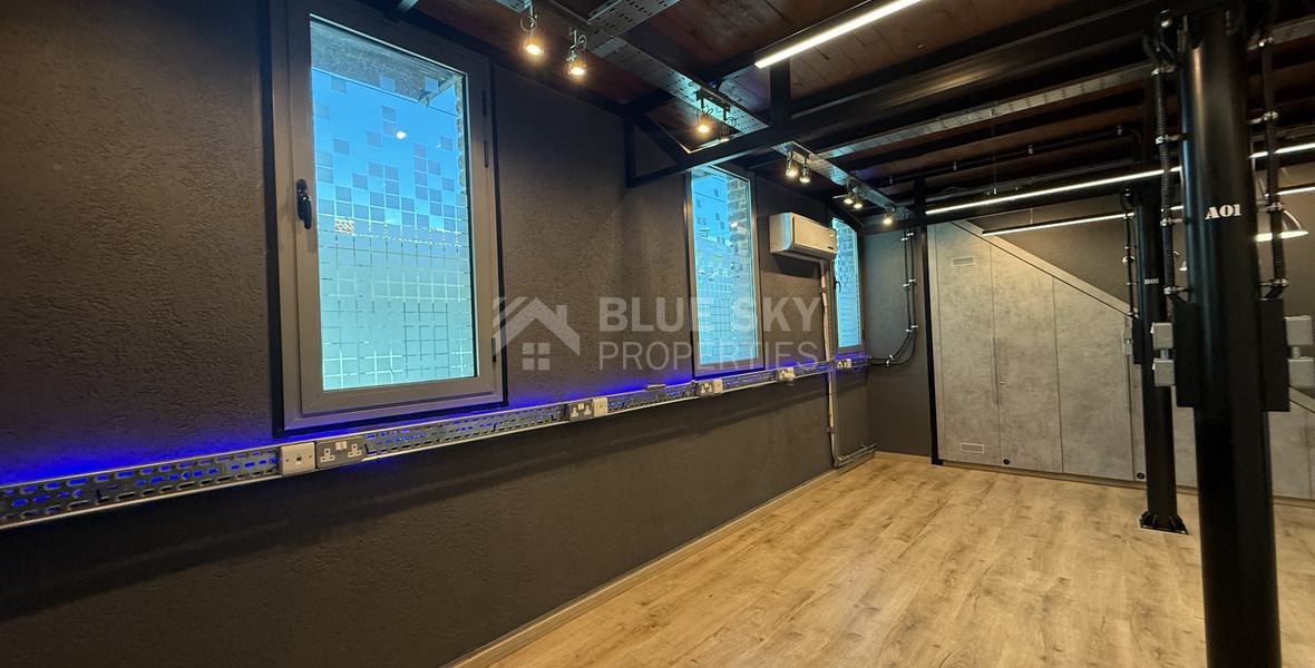 For Sale – Exceptional Industrial-Style Building in the Highly Sought-After Historical Centre