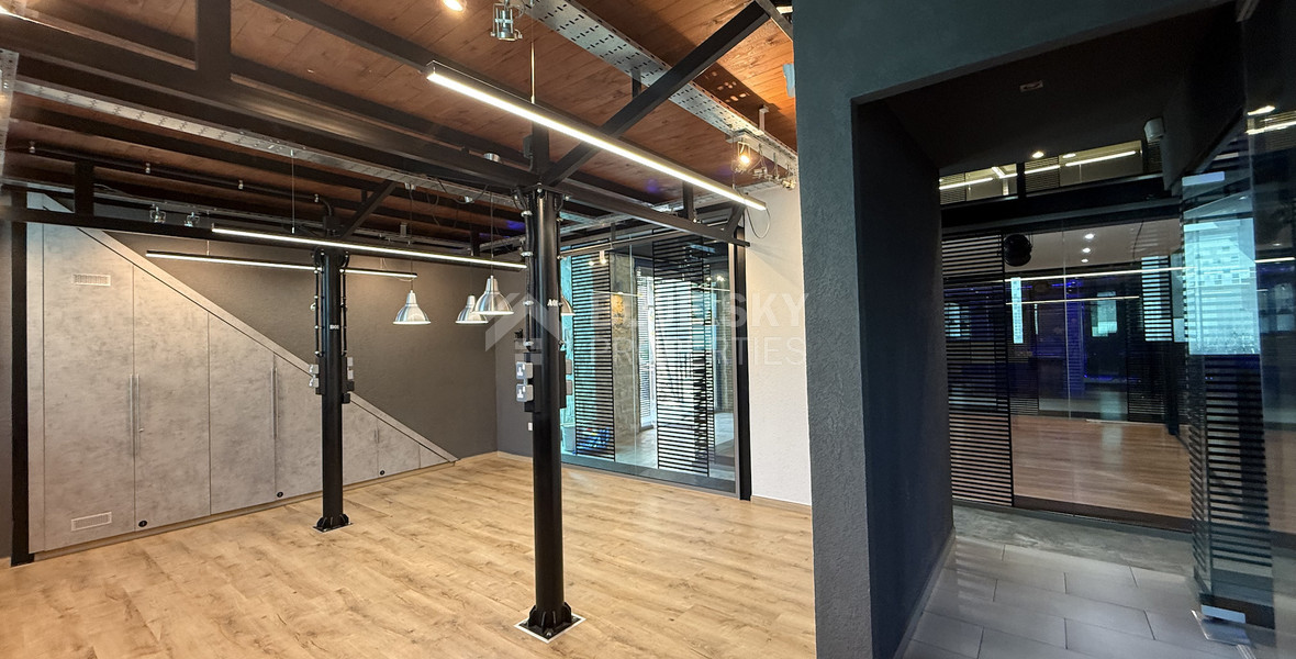 For Sale – Exceptional Industrial-Style Building in the Highly Sought-After Historical Centre