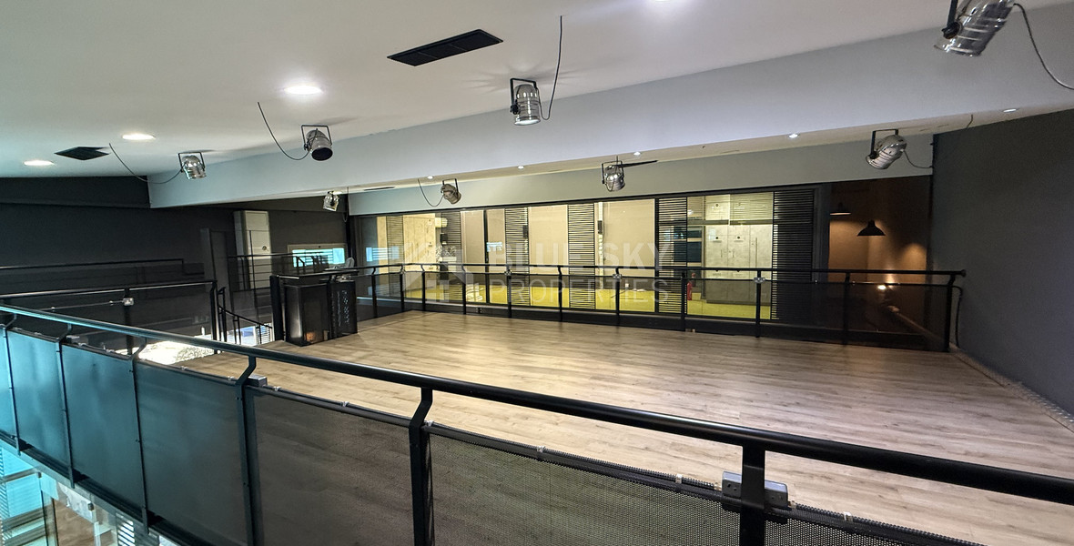 For Sale – Exceptional Industrial-Style Building in the Highly Sought-After Historical Centre