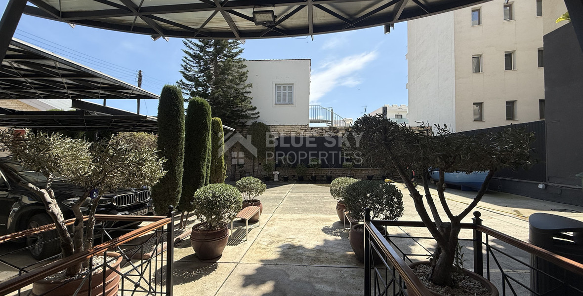 For Sale – Exceptional Industrial-Style Building in the Highly Sought-After Historical Centre