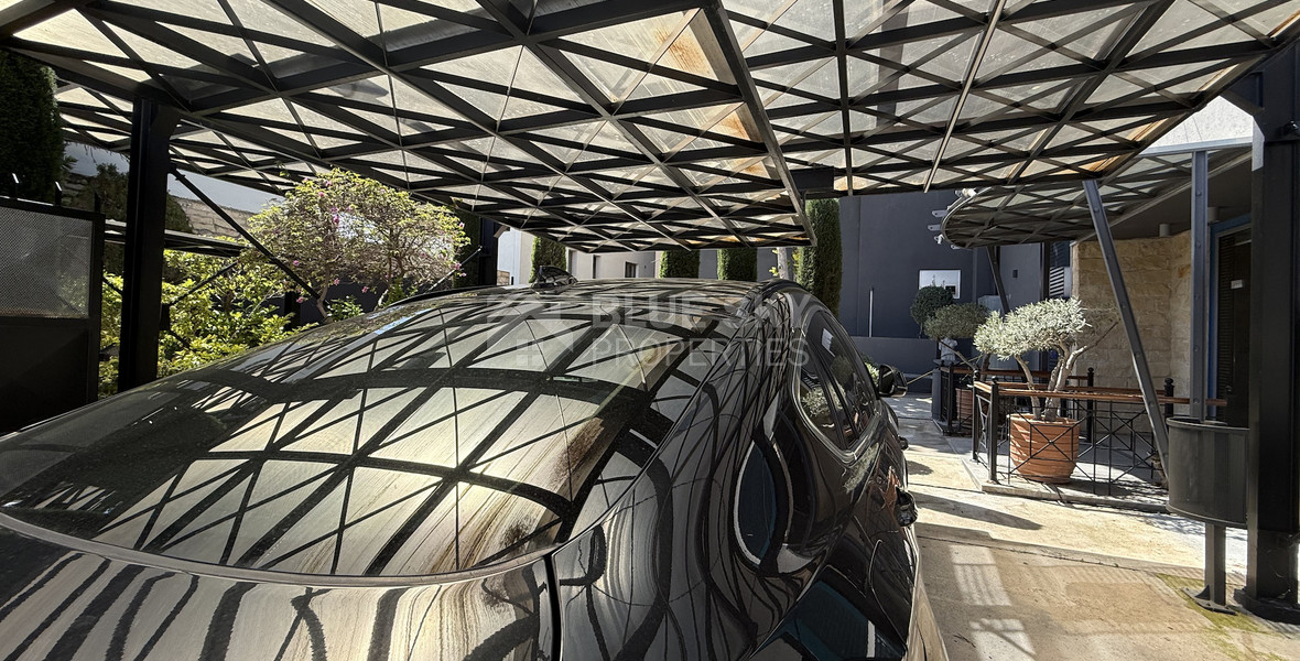 For Sale – Exceptional Industrial-Style Building in the Highly Sought-After Historical Centre