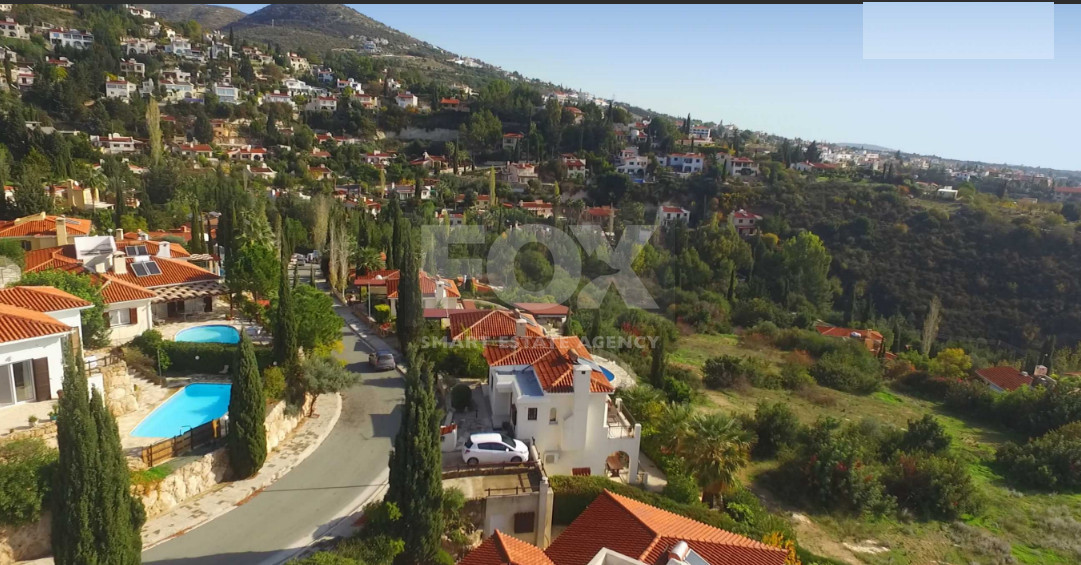 Spacious Five Bedroom Detached Villa in Tala Hillside Location, for sale