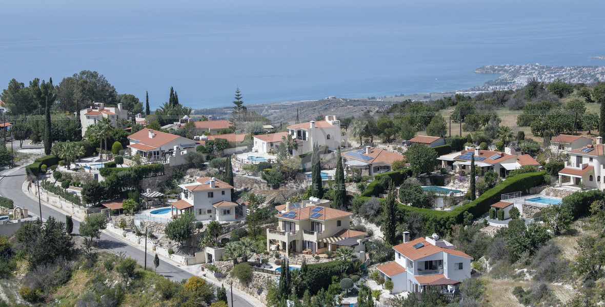 Spacious Five Bedroom Detached Villa in Tala Hillside Location, for sale