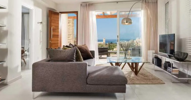 One bedroom Stylish Coastal Living with  Tennis Court, Clubhouse & Pools in Paphos