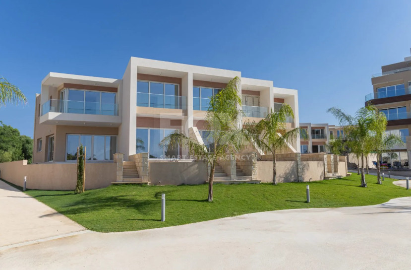 One bedroom Stylish Coastal Living with  Tennis Court, Clubhouse & Pools in Paphos