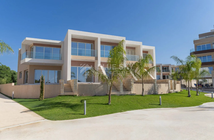 One bedroom Stylish Coastal Living with  Tennis Court, Clubhouse & Pools in Paphos