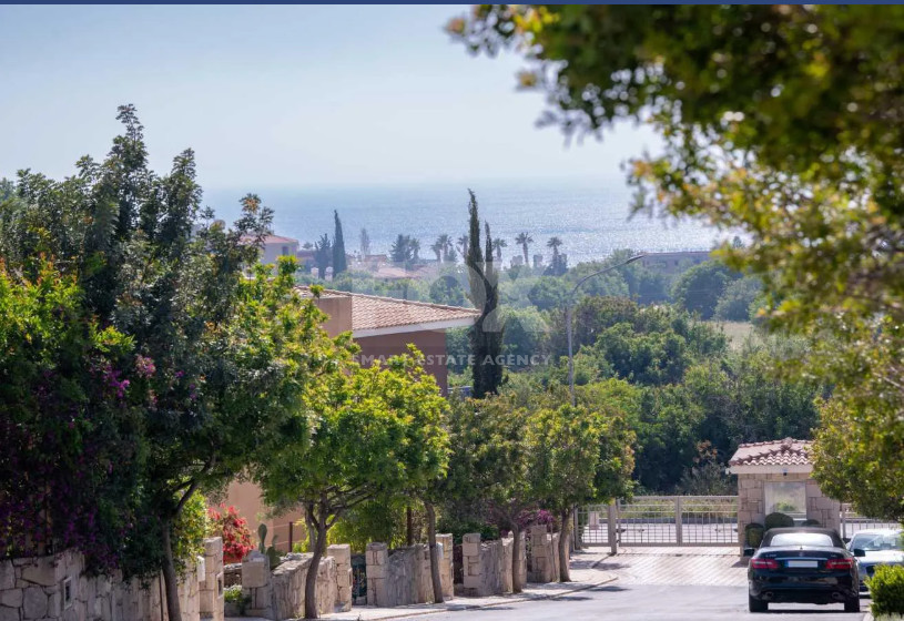 One bedroom Stylish Coastal Living with  Tennis Court, Clubhouse & Pools in Paphos