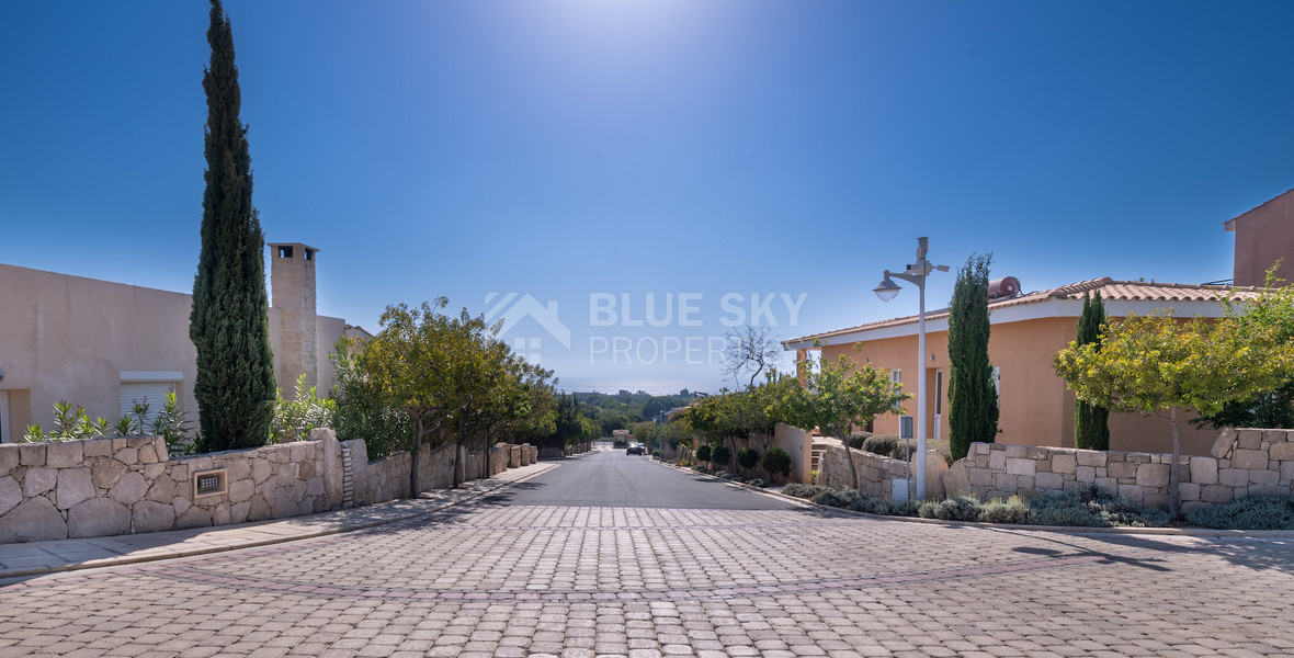 Modern two Bedroom Apartment in Chloraka, Paphos | Terrace, Gardens & Mediterranean Style for sale