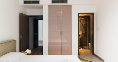 RENT: ON THE BEACH FULLY FURNISHED LUXURY APARTMENT WITH GATED ENTRY AND UNDERGROUND PARKING