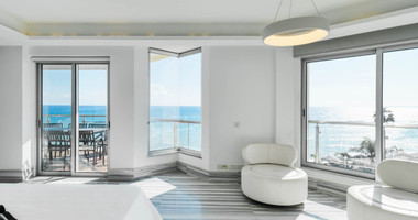 RENT: ON THE BEACH FULLY FURNISHED LUXURY APARTMENT WITH GATED ENTRY AND UNDERGROUND PARKING