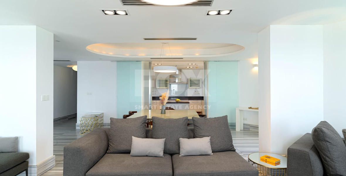 RENT: ON THE BEACH FULLY FURNISHED LUXURY APARTMENT WITH GATED ENTRY AND UNDERGROUND PARKING