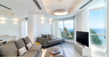 RENT: ON THE BEACH FULLY FURNISHED LUXURY APARTMENT WITH GATED ENTRY AND UNDERGROUND PARKING