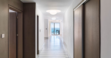 RENT: ON THE BEACH FULLY FURNISHED LUXURY APARTMENT WITH GATED ENTRY AND UNDERGROUND PARKING