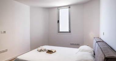 RENT: ON THE BEACH FULLY FURNISHED LUXURY APARTMENT WITH GATED ENTRY AND UNDERGROUND PARKING