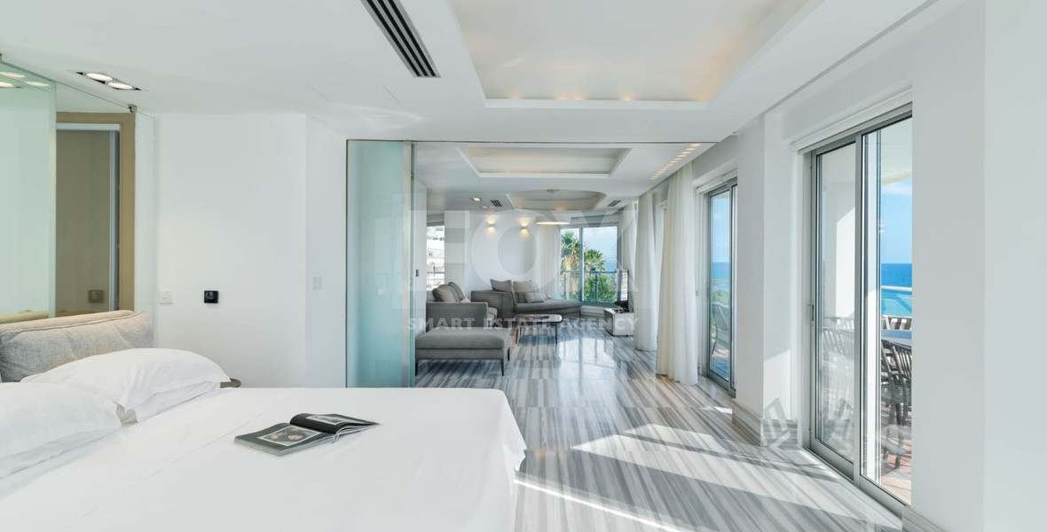 RENT: ON THE BEACH FULLY FURNISHED LUXURY APARTMENT WITH GATED ENTRY AND UNDERGROUND PARKING