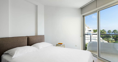 RENT: ON THE BEACH FULLY FURNISHED LUXURY APARTMENT WITH GATED ENTRY AND UNDERGROUND PARKING