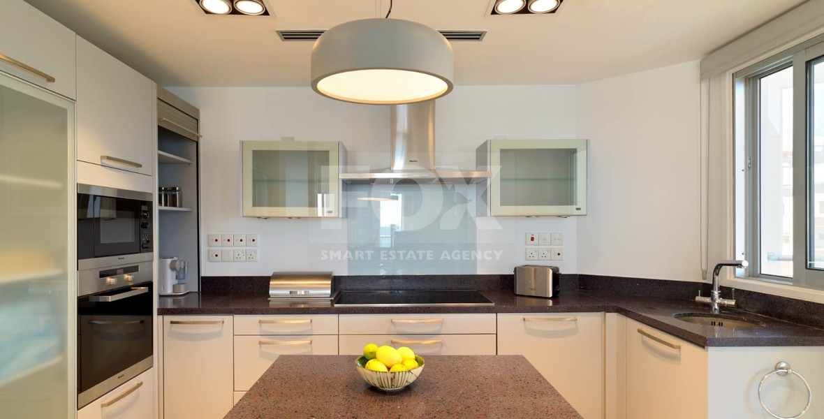 RENT: ON THE BEACH FULLY FURNISHED LUXURY APARTMENT WITH GATED ENTRY AND UNDERGROUND PARKING