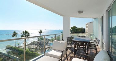 RENT: ON THE BEACH FULLY FURNISHED LUXURY APARTMENT WITH GATED ENTRY AND UNDERGROUND PARKING