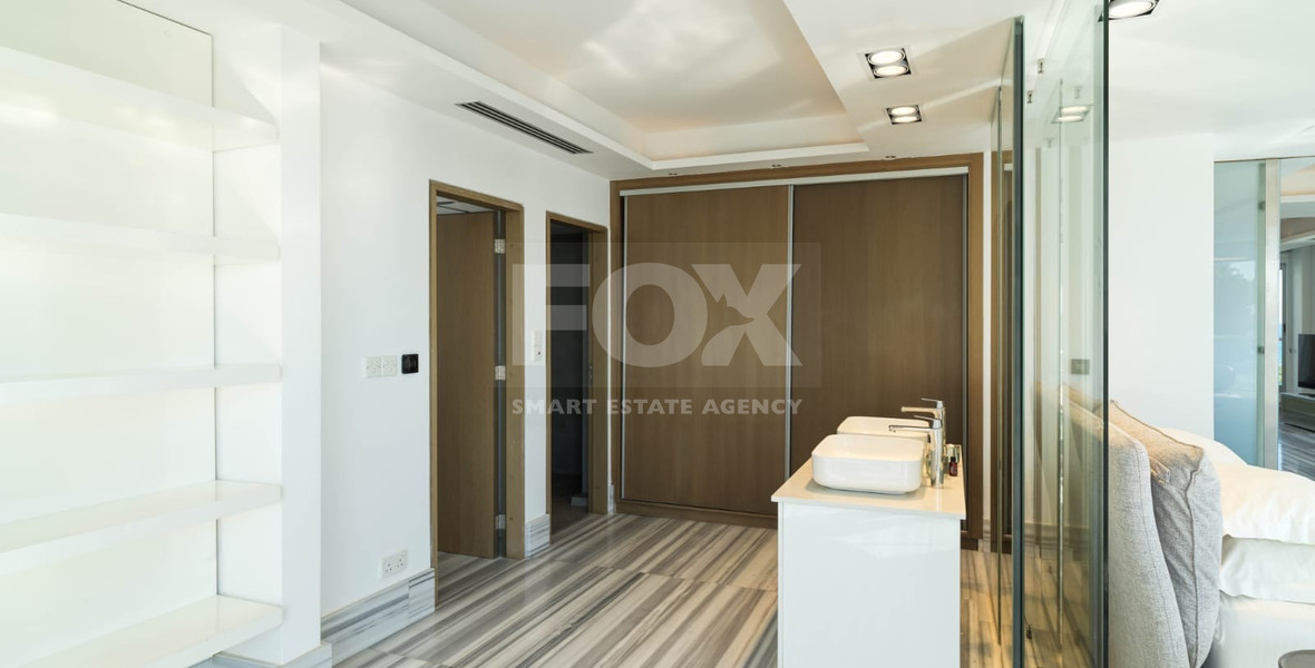 RENT: ON THE BEACH FULLY FURNISHED LUXURY APARTMENT WITH GATED ENTRY AND UNDERGROUND PARKING