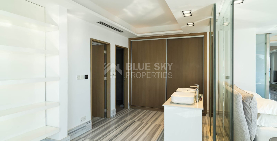 RENT: ON THE BEACH FULLY FURNISHED LUXURY APARTMENT WITH GATED ENTRY AND UNDERGROUND PARKING