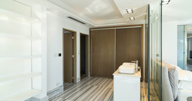 RENT: ON THE BEACH FULLY FURNISHED LUXURY APARTMENT WITH GATED ENTRY AND UNDERGROUND PARKING