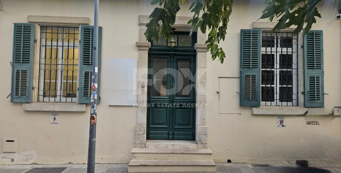 RENT:Renovated Commercial Building in the Heart of the Old Town