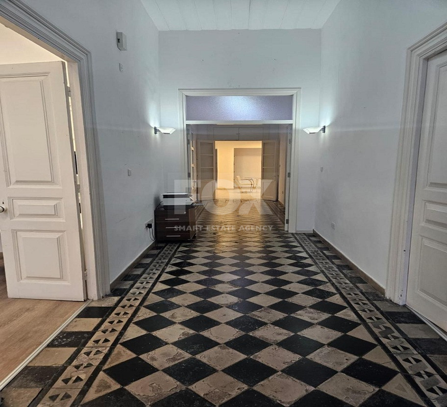 RENT:Renovated Commercial Building in the Heart of the Old Town