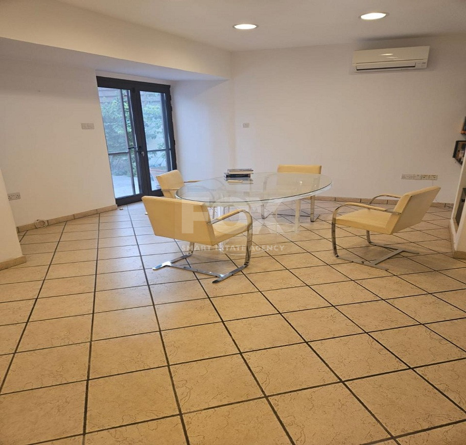 RENT:Renovated Commercial Building in the Heart of the Old Town