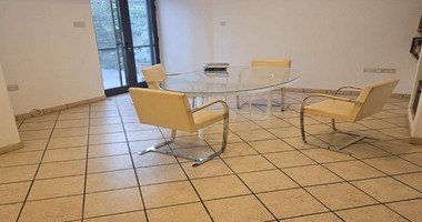 RENT:Renovated Commercial Building in the Heart of the Old Town