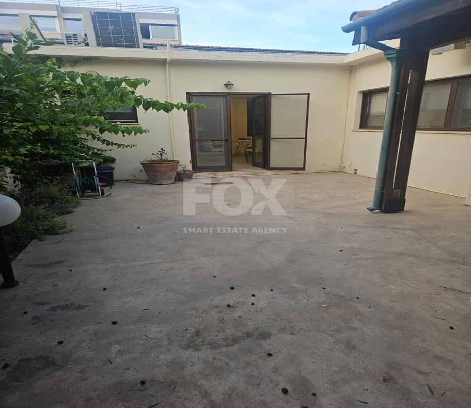 RENT:Renovated Commercial Building in the Heart of the Old Town