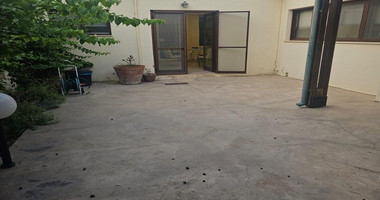 RENT:Renovated Commercial Building in the Heart of the Old Town