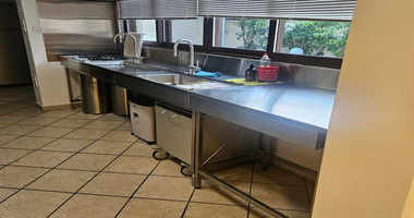 RENT:Renovated Commercial Building in the Heart of the Old Town